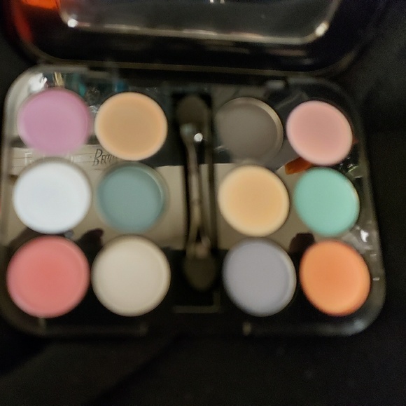 Eye shadow - Picture 2 of 2